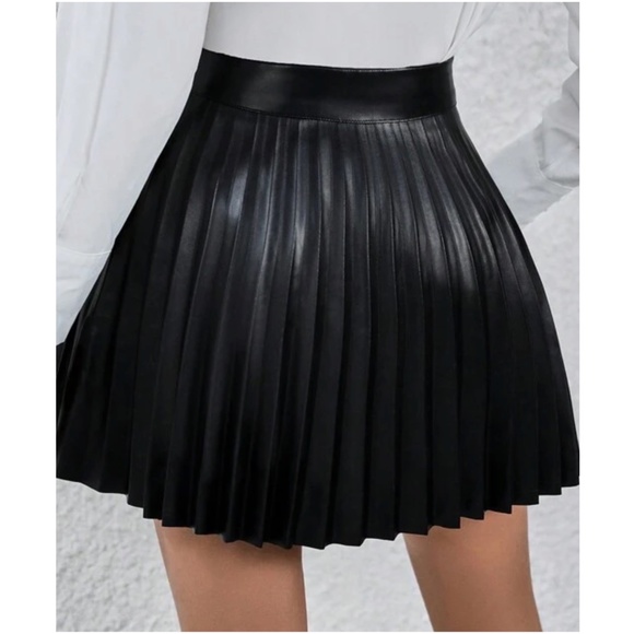 luxe Black Vegan Leather Pleated Mini Skirt - Picture 4 of 5